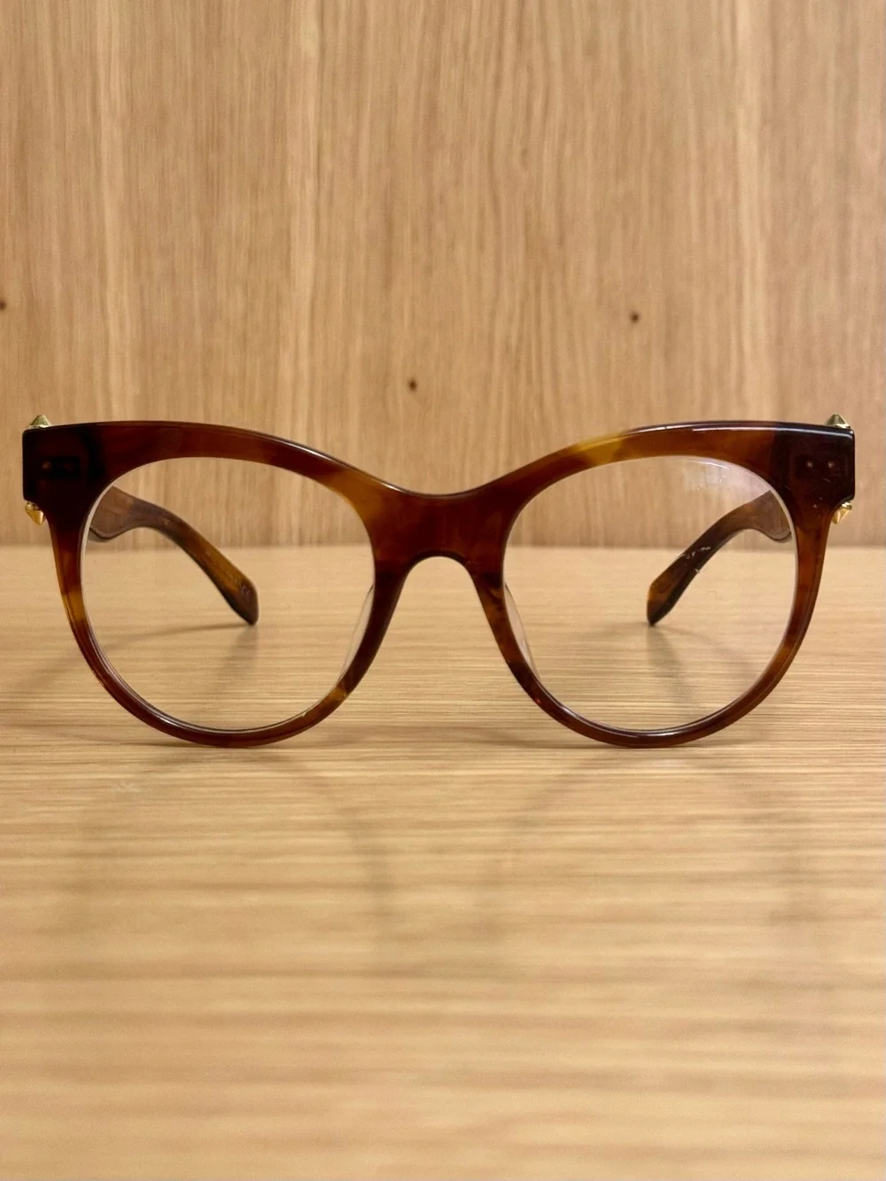 Alexander McQueen tortoiseshell cat